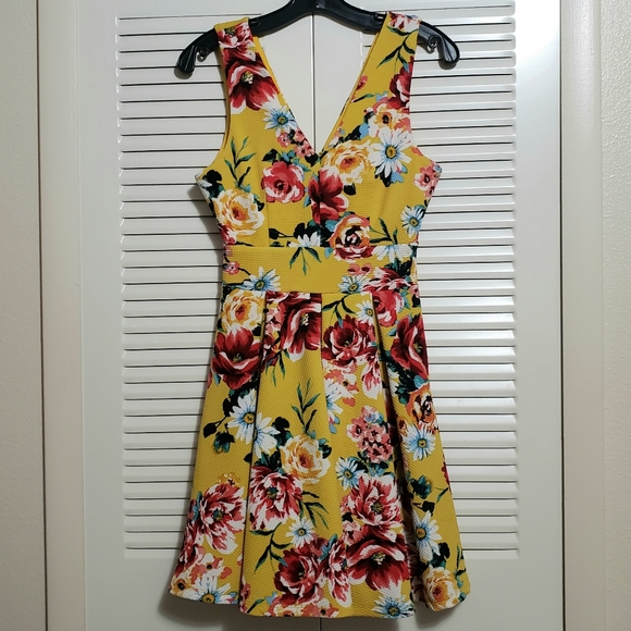 Haute Monde Dresses & Skirts - Haute Monde floral dress